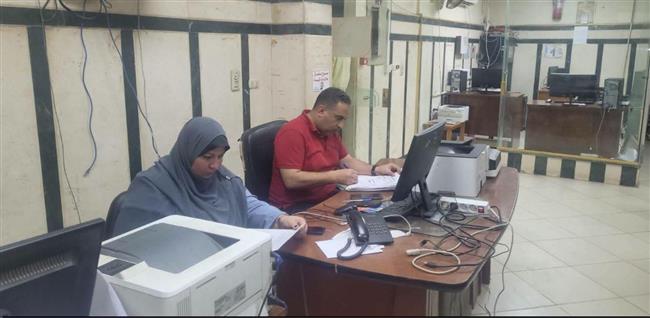 رئيس مدينة بنها يتابع سير العمل بالمركز التكنولوجي ويشدد على سرعة إنهاء طلبات المواطنين 