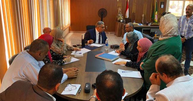 محافظ الدقهلية: إحالة كل من يثبت تورطهم في مخالفات التراخيص والبناء للنيابة العامة 