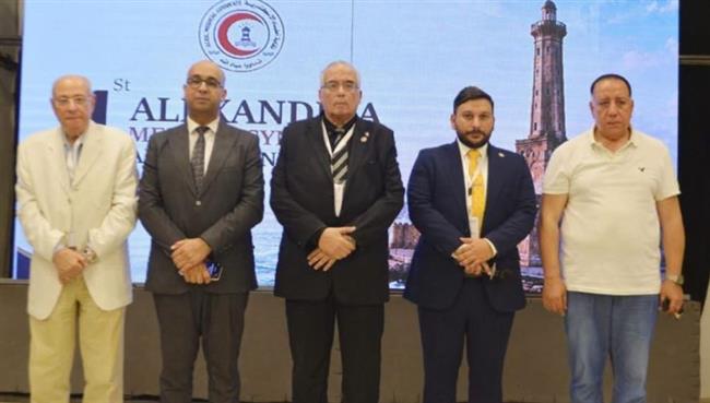 مؤتمر"أطباء الإسكندرية" يوصى بعدم تقديم التشخيص أو وصف العلاج عبر وسائل التواصل الاجتماعي 