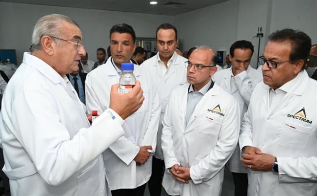 الإسماعيلية.. وزير الصناعة يشارك افتتاح مصنع شركة سبكترم للصناعات التشخيصية