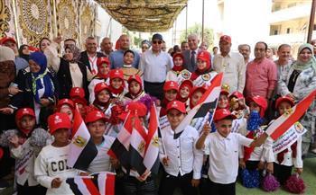 ضمن “المدارس الآمنة”.. محافظ المنيا يشهد ختام برنامج تحسين مهارات القراءة والكتابة بالأشمونين