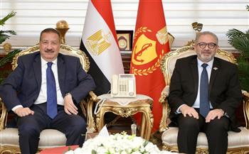   حسام صادق يبحث مع محافظ بورسعيد تعزيز خدمات التأمين الصحي الشامل