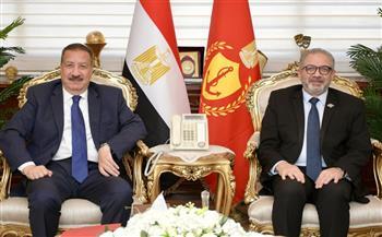 حسام صادق يبحث مع محافظ بورسعيد تعزيز خدمات التأمين الصحي الشامل