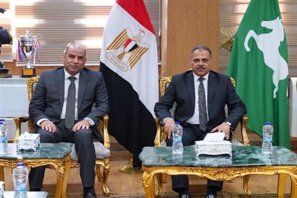 وزير العمل يبدأ جولة بمحافظة الشرقية باستقبال رسمي من المحافظ