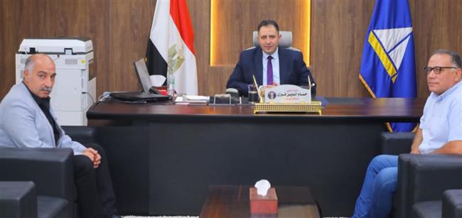 محافظ دمياط يبحث دعم صناعة الأثاث