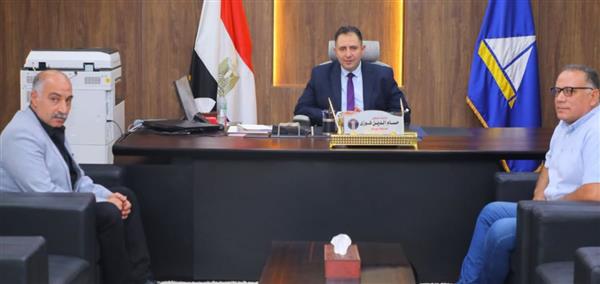 محافظ دمياط يبحث دعم صناعة الأثاث