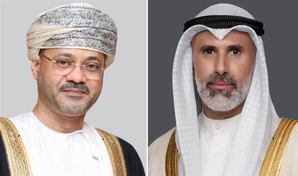 وزير خارجية الكويت يبحث هاتفيا مع نظيره العماني جهود تعزيز الأمن في المنطقة