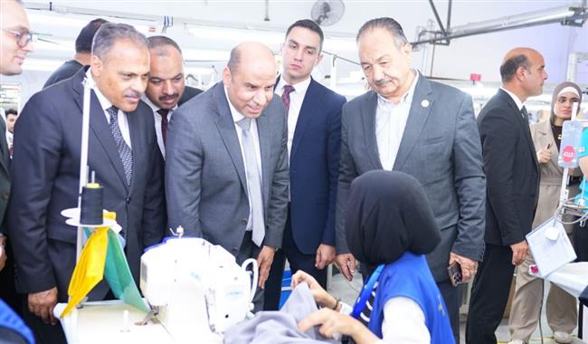 وزير العمل يتفقد قلعة صناعية جديدة بالشرقية