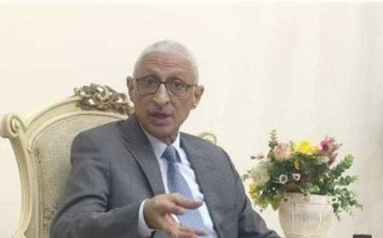 محافظ شمال سيناء يجري حركة تنقلات لعدد من رؤساء مجالس المدن 