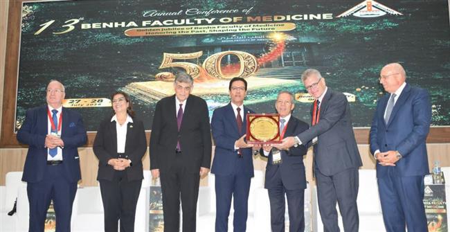 نقيب الأطباء يشارك في المؤتمر السنوي الـ 13 لطب بنها بالتزامن مع اليوبيل الذهبي للكلية