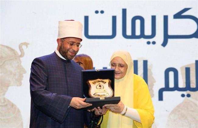 وزير الأوقاف: العلم رسالة لا يحدها عمر.. والدكتورة آمال إسماعيل نموذج للإرادة والصمود