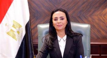   "مايا مرسي" توجه فريق التدخل السريع لفحص استغاثة سيدة بلا مأوى بالتجمع الخامس