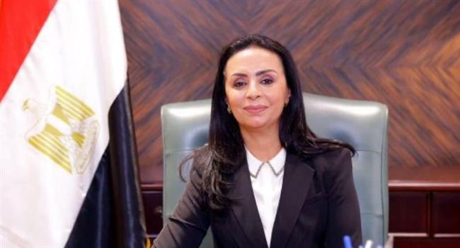 "مايا مرسي" توجه فريق التدخل السريع لفحص استغاثة سيدة بلا مأوى بالتجمع الخامس