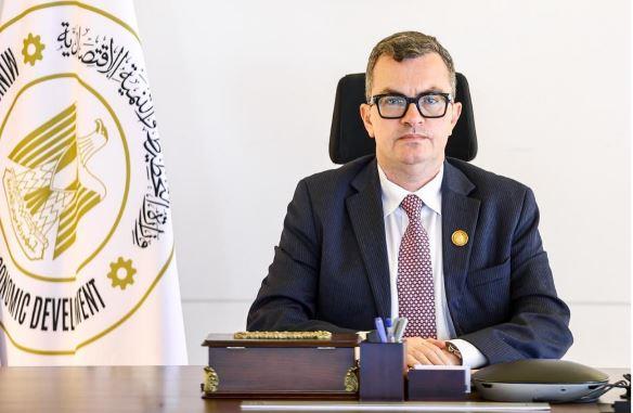 وزير التخطيط يتلقى تقريرًا حول الموقف التنفيذي للاستثمارات العامة الخضراء في 2024 /2025