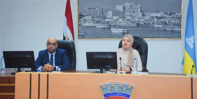 نائب محافظ الإسكندرية تناقش معالجة المشكلات البيئية التي تؤثر على الصحة العامة