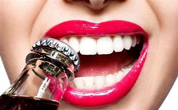 8 عادات يومية تدمر أسنانك.. طبيب أسنان يحذر من أخطاء شائعة