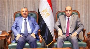 وزارة العمل تبحث منصة وطنية لسوق العمل