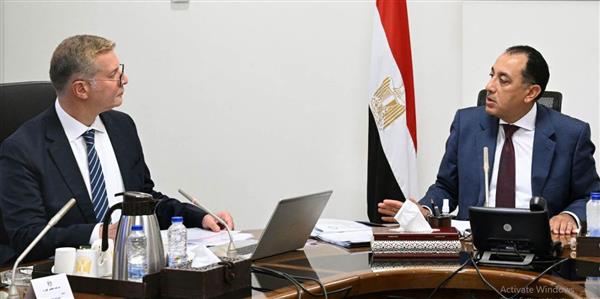 مدبولي يتابع مع وزير البترول عددا من ملفات العمل