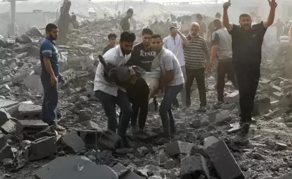 إصابة 12 فلسطينيا في قصف لقوات الاحتلال الإسرائيلي على وسط وغرب غزة