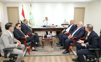   وزير الزراعة يناقش مع "اتحاد الدواجن" سبل تطوير الصناعة ودعم المربين