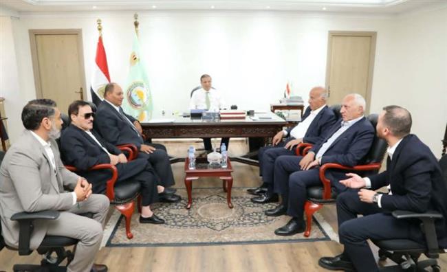 وزير الزراعة يناقش مع "اتحاد الدواجن" سبل تطوير الصناعة ودعم المربين