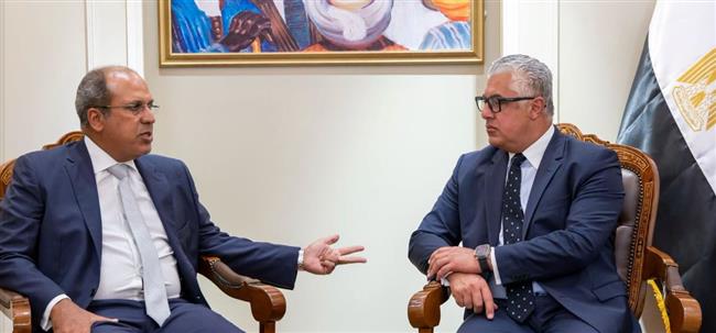 رئيس اقتصادية قناة السويس يستقبل رئيس الجامعة البريطانية 