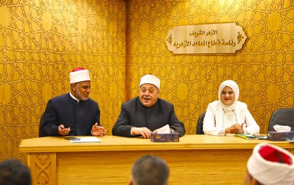 الشيخ أيمن عبدالغني يشهد الملتقى السنوي الأول لمديري إدارات التوجيه الفني
