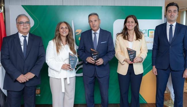 البنك الأهلي يحصد ثلاث جوائز ضمن Digital CX Awards 2026 لريادته في توظيف الذكاء الاصطناعي