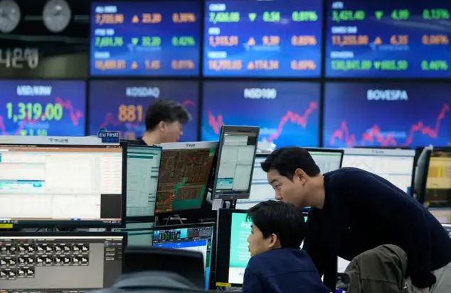 الأسهم الآسيوية ترتفع مع تراجع رهانات رفع الفائدة الأمريكية
