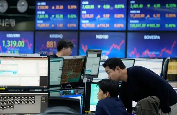 الأسهم الآسيوية ترتفع مع تراجع رهانات رفع الفائدة الأمريكية