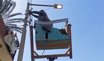   أسيوط تكثف صيانة كشافات الإنارة بقرية بني حسين