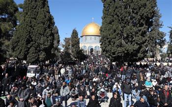   50 ألفا يؤدون صلاة الجمعة في المسجد الأقصى المبارك
