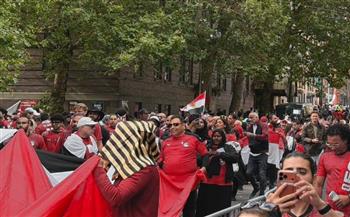 الجماهير المصرية تملأ محيط ستاد دالاس دعمًا للمنتخب أمام أستراليا