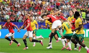 منتخب مصر يتقدم على أستراليا بهدف إمام عاشور 