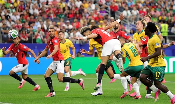 منتخب مصر يتقدم على أستراليا بهدف إمام عاشور