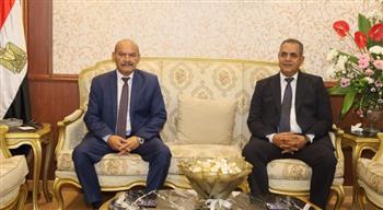 محافظ السويس يقدم التهنئة لمدير الأمن الجديد