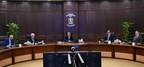 رئيس الوزراء: عودة الخدمات مرة أخري لطبيعتها فى ميناء دمياط