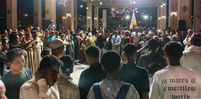 بعروض التراث النوبي والأغاني الوطنية.. "شارع الفن" يواصل فعالياته بميدان المحطة بأسوان  