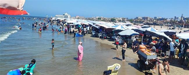 جاهزية شاطئ بورسعيد.. نظافة وتأمين وخدمات للمواطنين