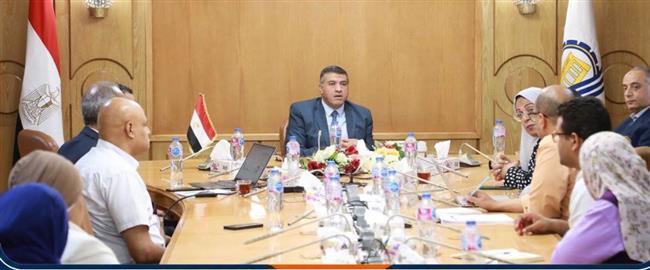محافظ قنا يدعم المشروعات الخضراء الذكية لتعزيز التنمية المستدامة
