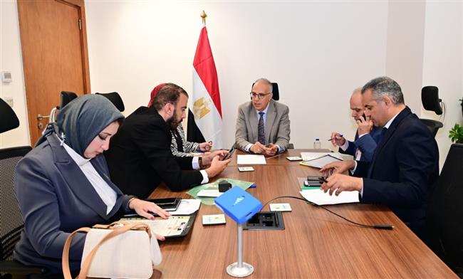 وزير الري يلتقي ببعض أعضاء مجلس النواب لبحث مطالب المواطنين