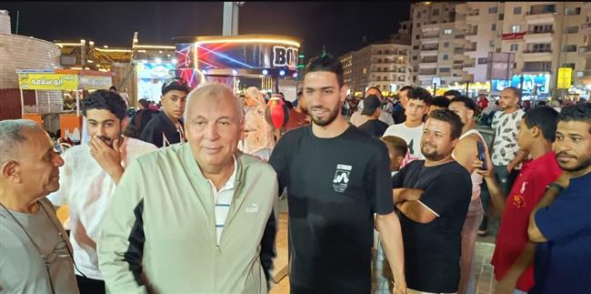 محافظ مطروح يشارك فرحة المواطنين بتأهل منتخب مصر لدور الـ16 بكأس العالم