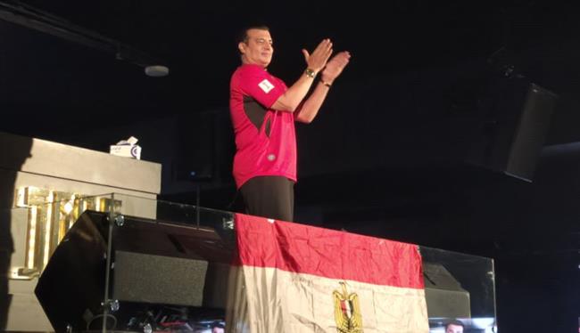 إيهاب توفيق يحتفل بتأهل منتخب مصر إلى دور الـ16 بالمونديال في حفل كامل العدد بالزمالك