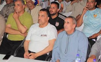   النائب فيصل أبوعريضة يهدي شاشة عرض لمركز شباب الصف ويتوسط الجماهير لمؤازرة المنتخب