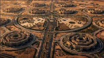   مراسم عسكرية وتحية المدفعية تواكب وصول السيسي إلى القيادة الاستراتيجية