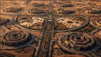 مراسم عسكرية وتحية المدفعية تواكب وصول السيسي إلى القيادة الاستراتيجية