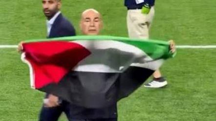 تقارير: فيفا يدرس فتح تحقيق مع حسام حسن بعد ظهوره بعلم فلسطين
