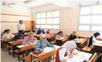   طلاب الثانوية العامة يؤدون اليوم امتحان اللغة الأجنبية الأولى بمحافظات الجمهورية