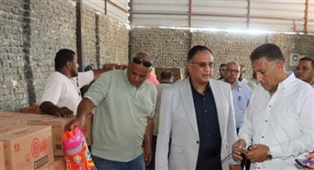 محافظ القليوبية يضبط مخزنًا لإعادة تعبئة منظفات مجهولة المصدر