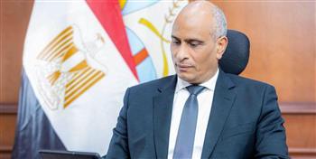 محافظ كفرالشيخ يتابع أعمال تكريك وتطهير مصرف حوض الحجر بدسوق